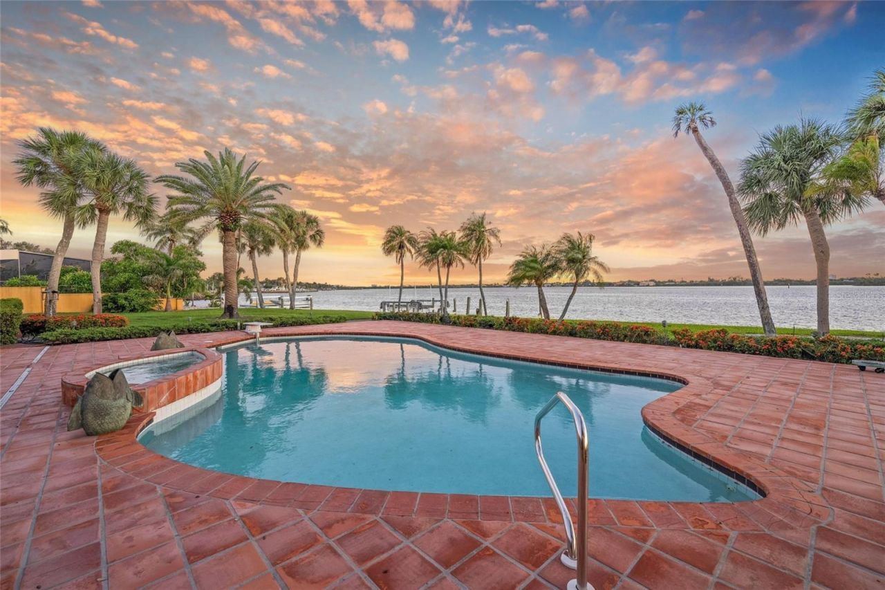 1136 N Lake Shore Drive, Sarasota, FL 34231 Photo