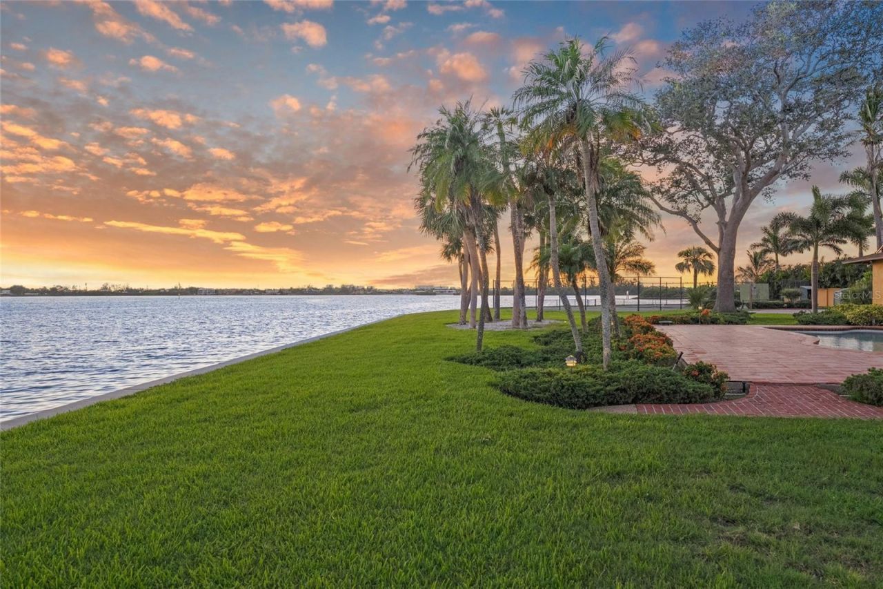 1136 N Lake Shore Drive, Sarasota, FL 34231 Photo