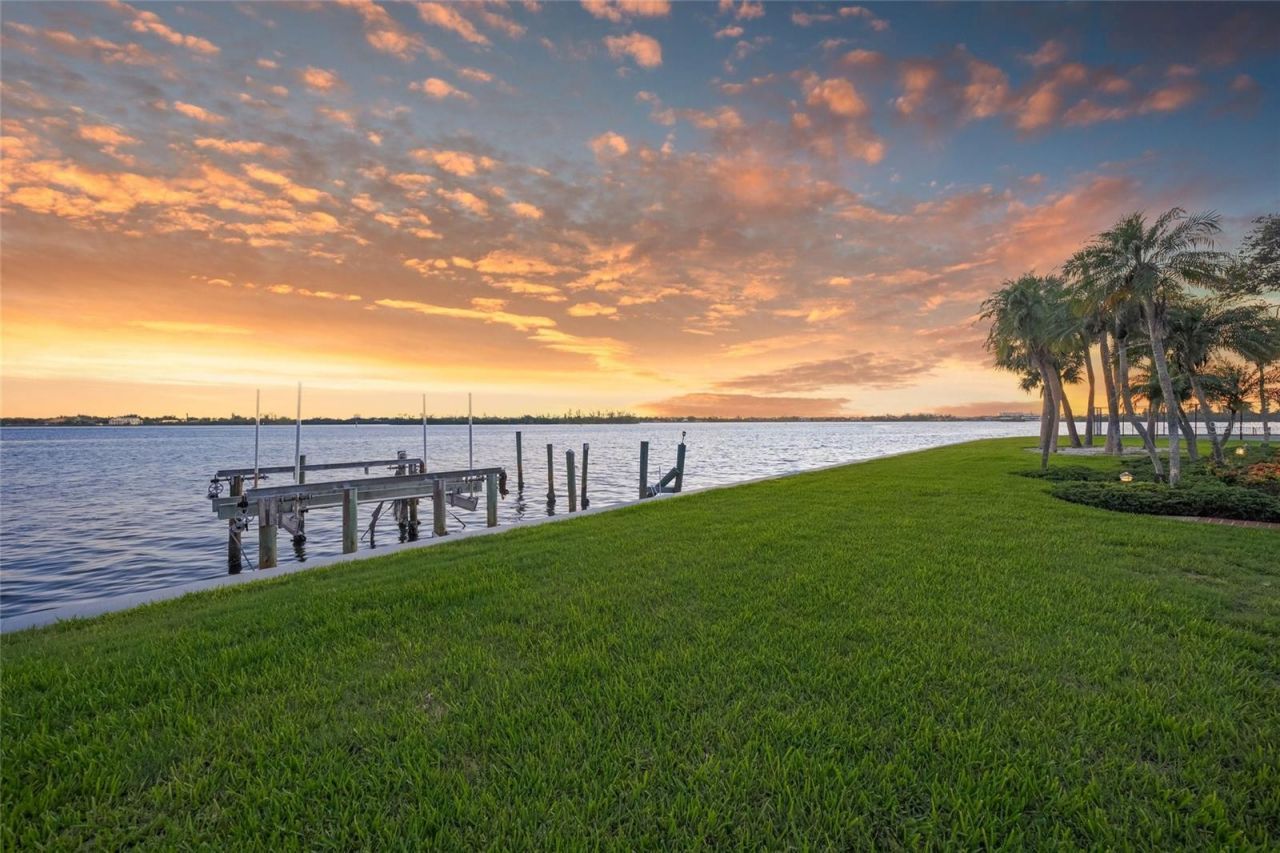 1136 N Lake Shore Drive, Sarasota, FL 34231 Photo