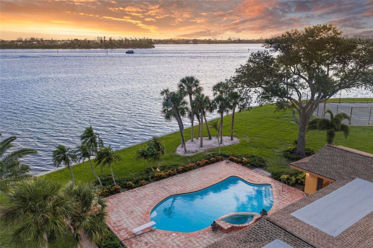 1136 N Lake Shore Drive, Sarasota, FL 34231 Photo