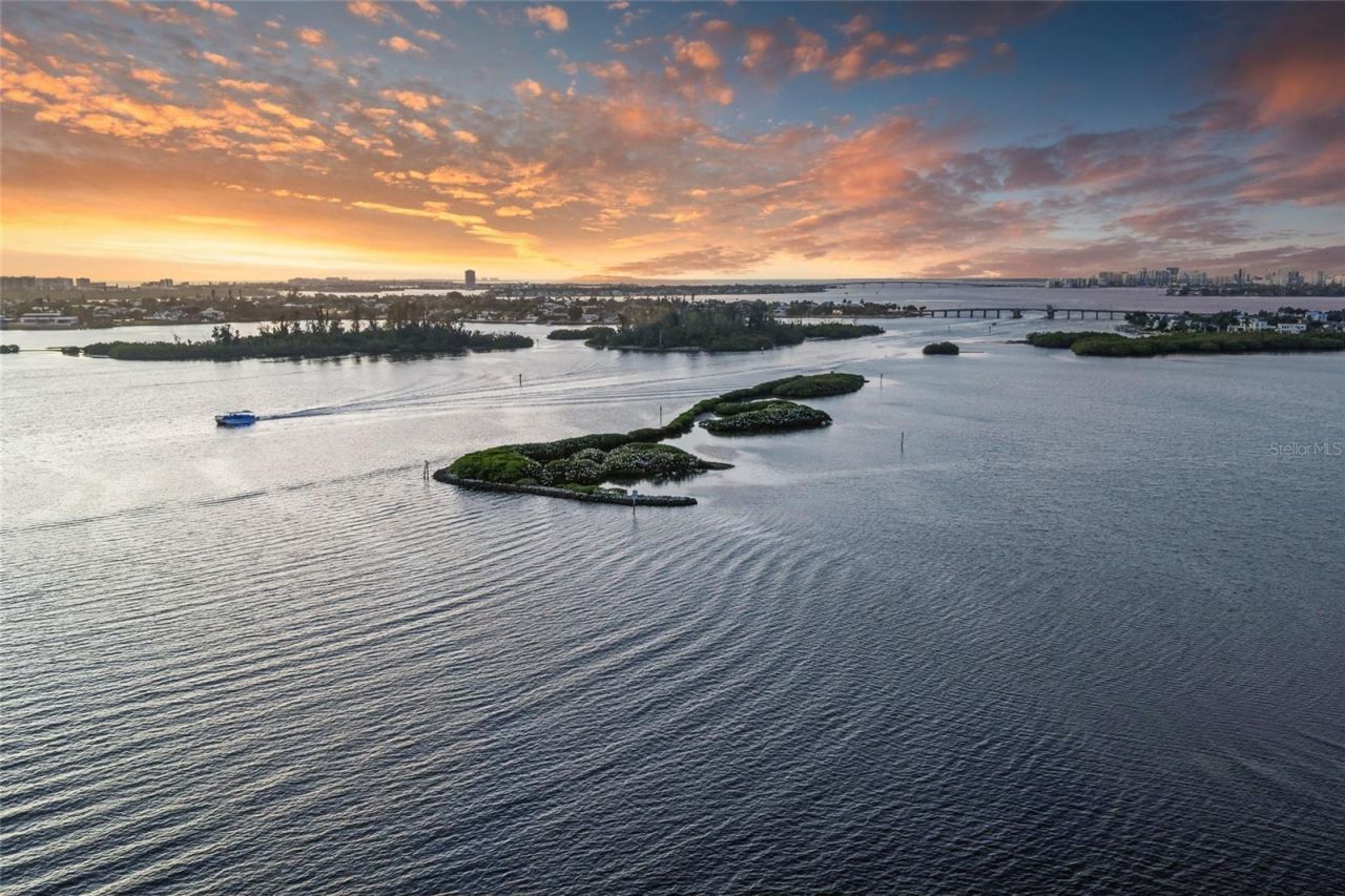 1136 N Lake Shore Drive, Sarasota, FL 34231 Photo