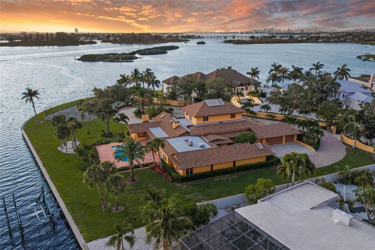 1136 N Lake Shore Drive, Sarasota, FL 34231 Photo