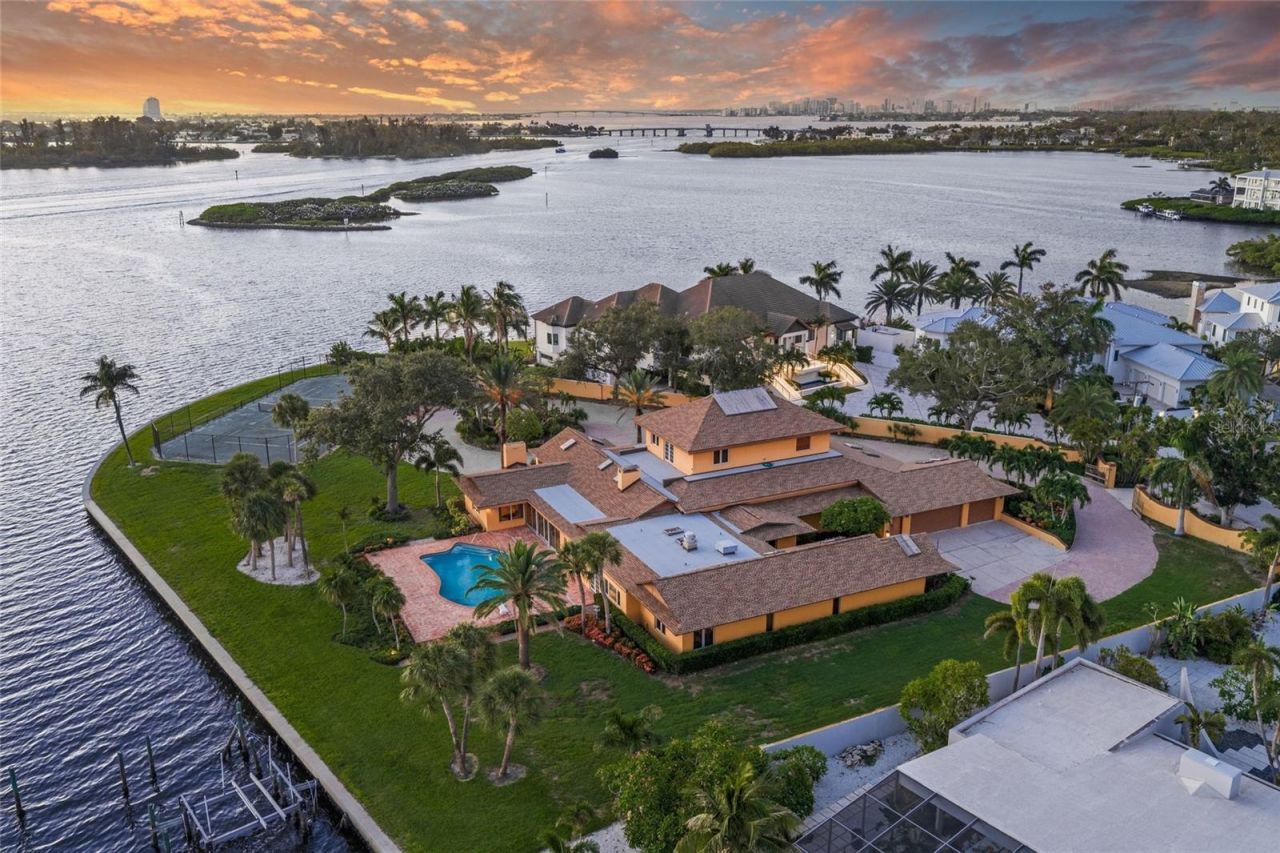 1136 N Lake Shore Drive, Sarasota, FL 34231 Photo