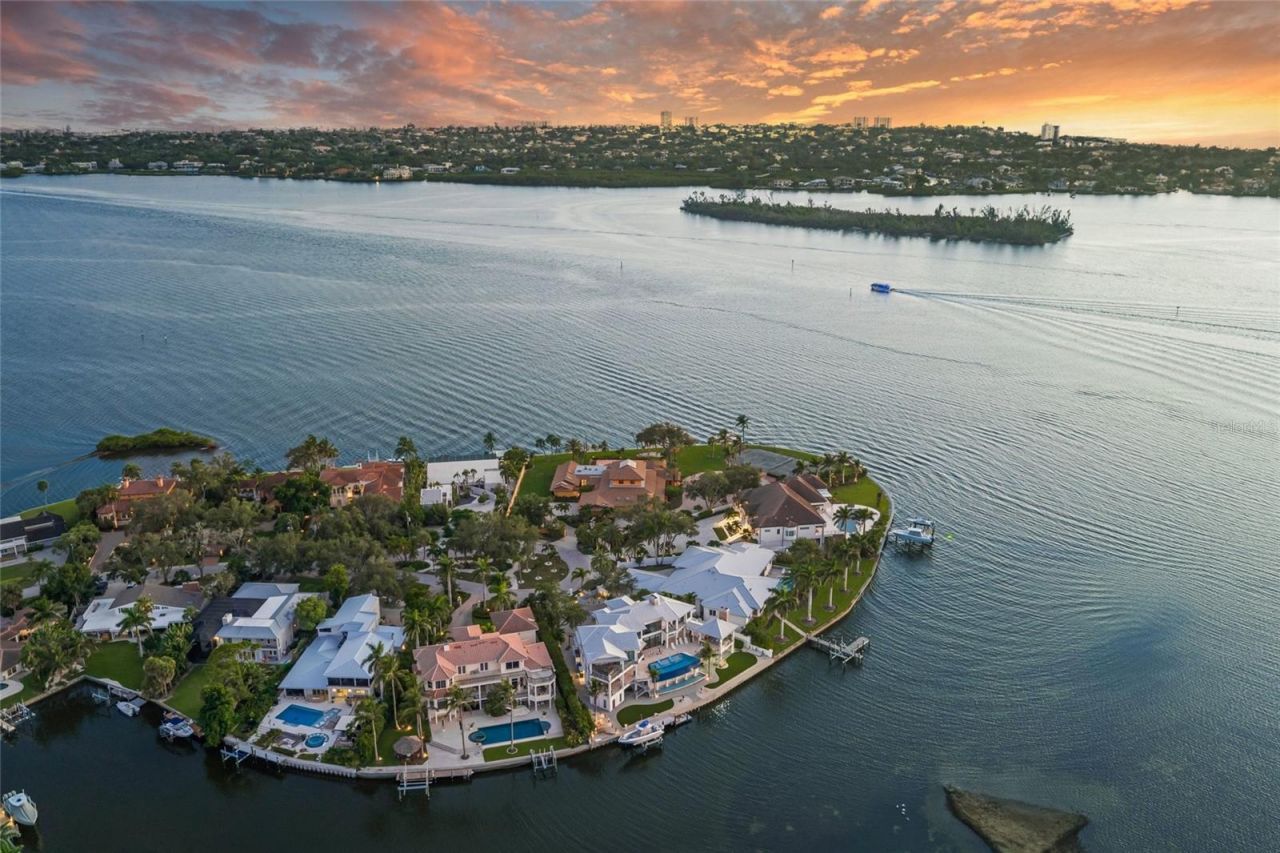 1136 N Lake Shore Drive, Sarasota, FL 34231 Photo