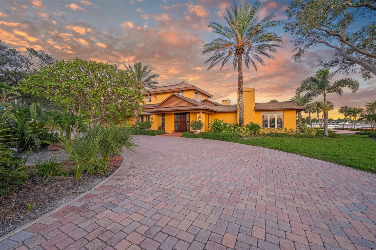 1136 N Lake Shore Drive, Sarasota, FL 34231 Photo