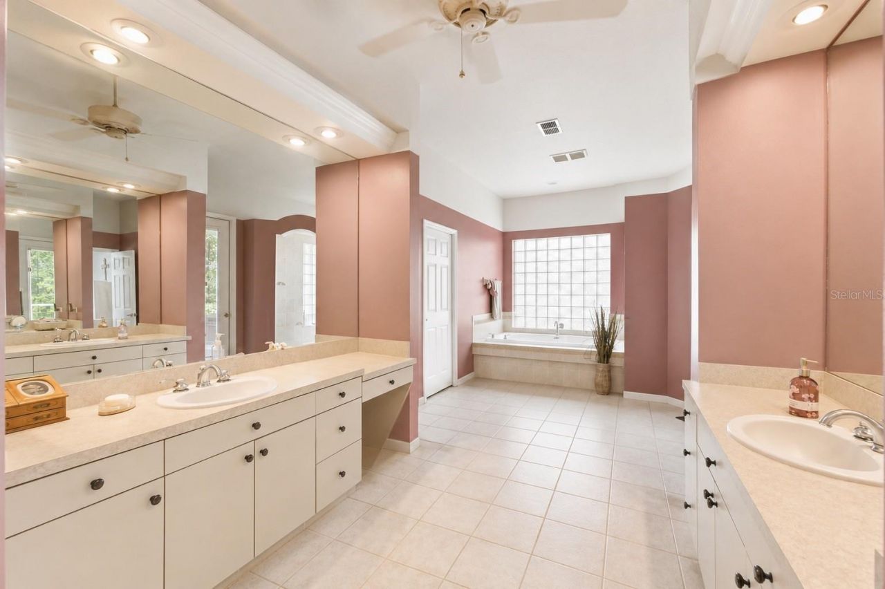 11200 Woodland Waters Boulevard , Weeki Wachee, FL 34613 Photo