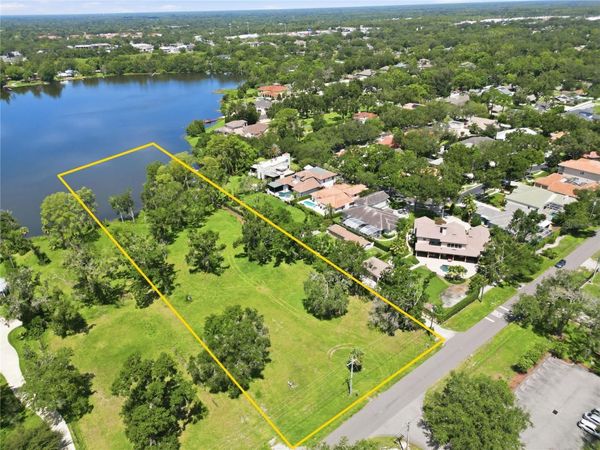 13416 N LINCOLN AVENUE , TAMPA, FL 33618