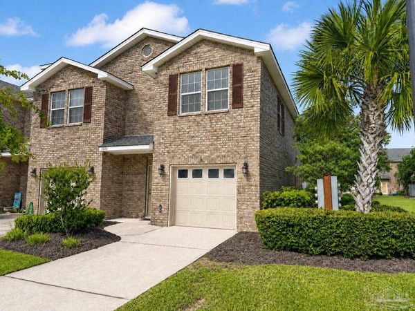 8732 Brown Pelican Cir, Navarre, FL 32566