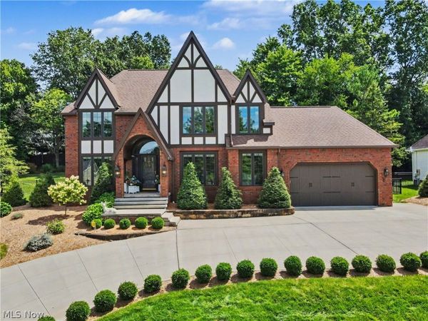 2835 Valley Road , Cuyahoga Falls, OH 44223