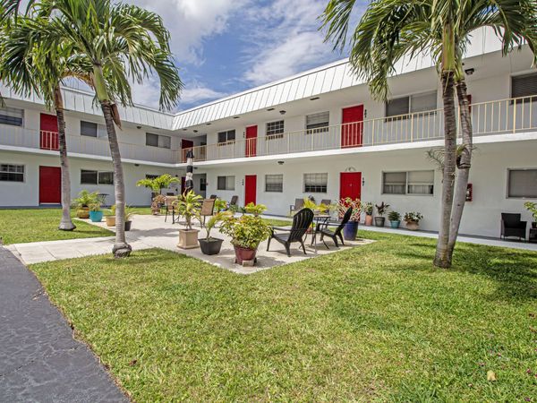 402 Lake Shore Drive, West Palm Beach, FL 33403