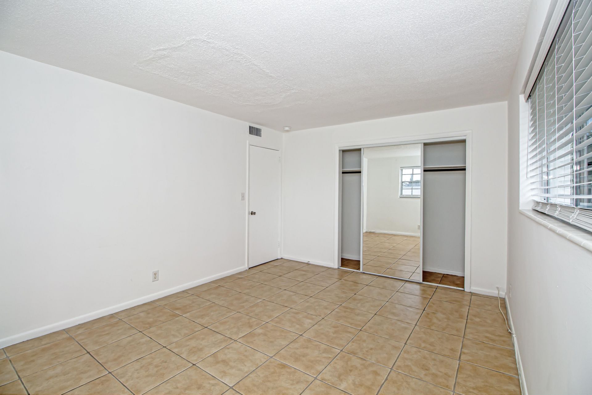 402 Lake Shore Drive, West Palm Beach, FL 33403 Photo
