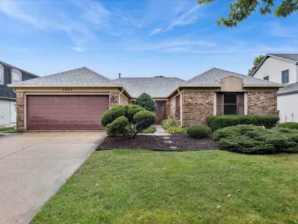 1255 John Drive, Hoffman Estates, IL 60169