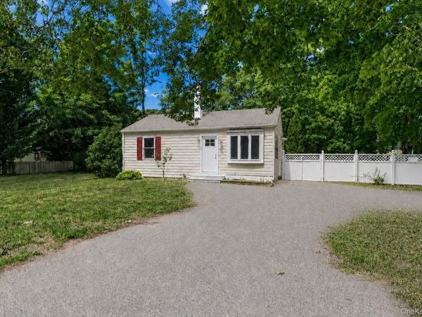 685 Horseblock Road , Brookhaven, NY 11719