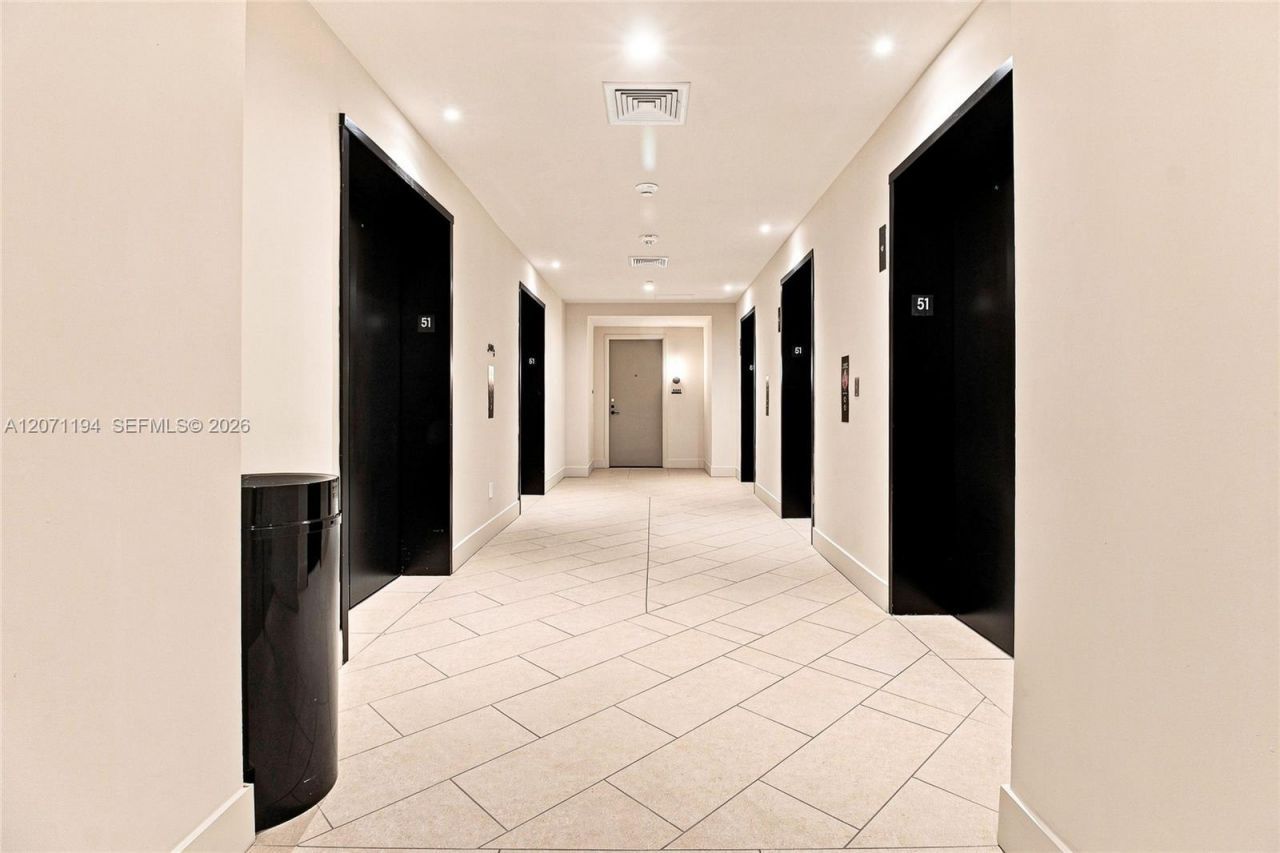 159 NE 6th St, Unit 5102, Miami, FL 33132 Photo