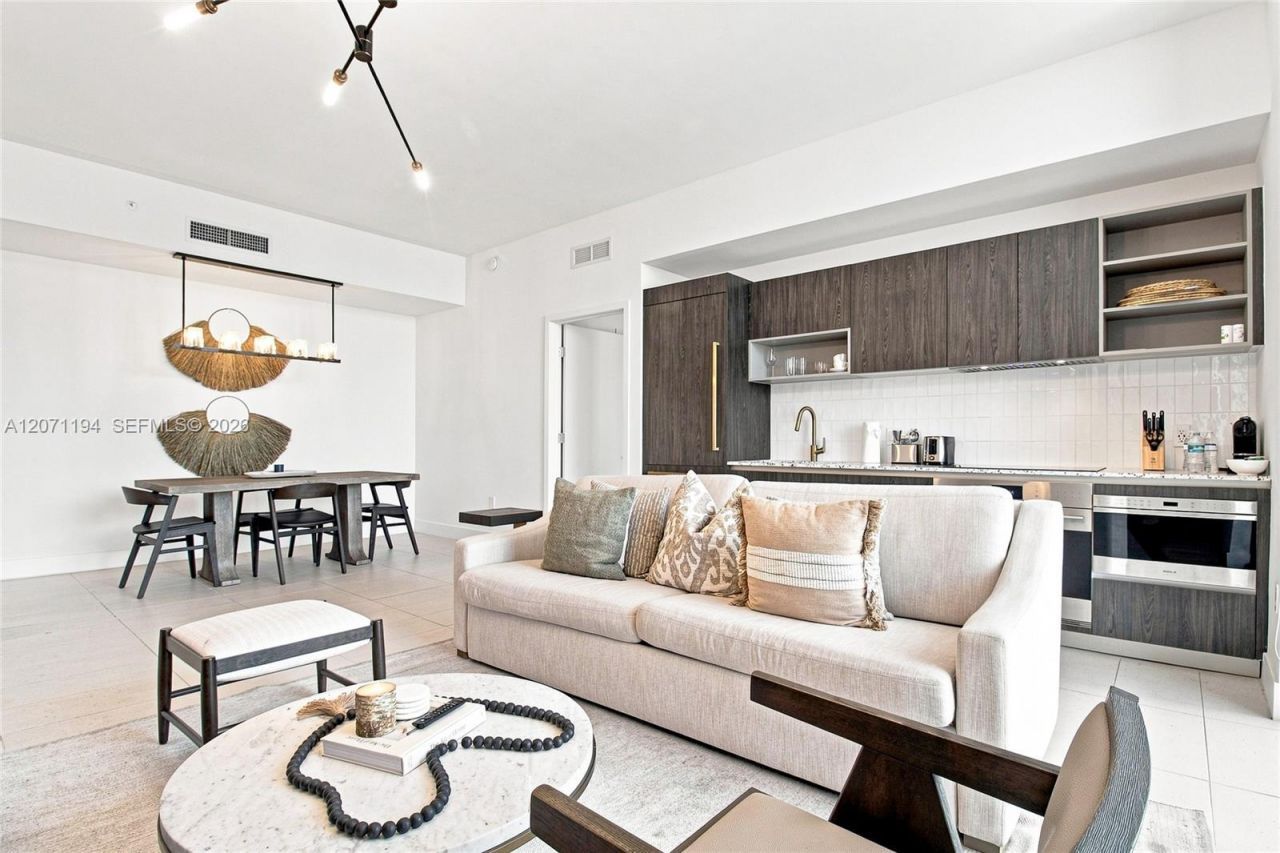 159 NE 6th St, Unit 5102, Miami, FL 33132 Photo