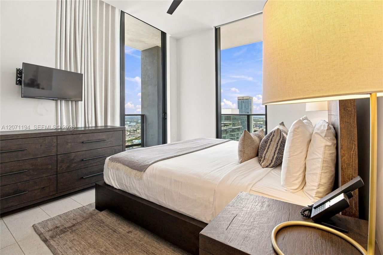 159 NE 6th St, Unit 5102, Miami, FL 33132 Photo
