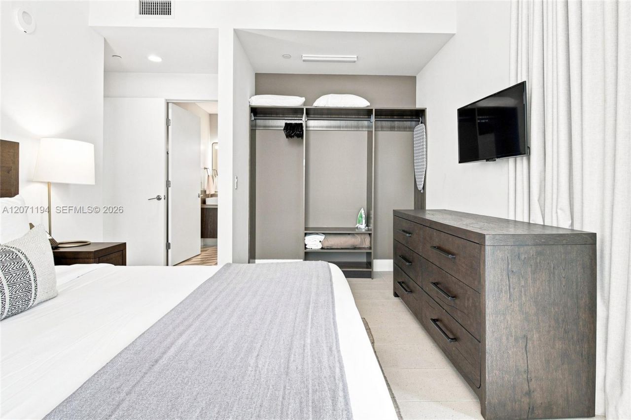 159 NE 6th St, Unit 5102, Miami, FL 33132 Photo