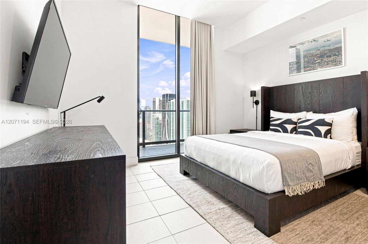 159 NE 6th St, Unit 5102, Miami, FL 33132 Photo