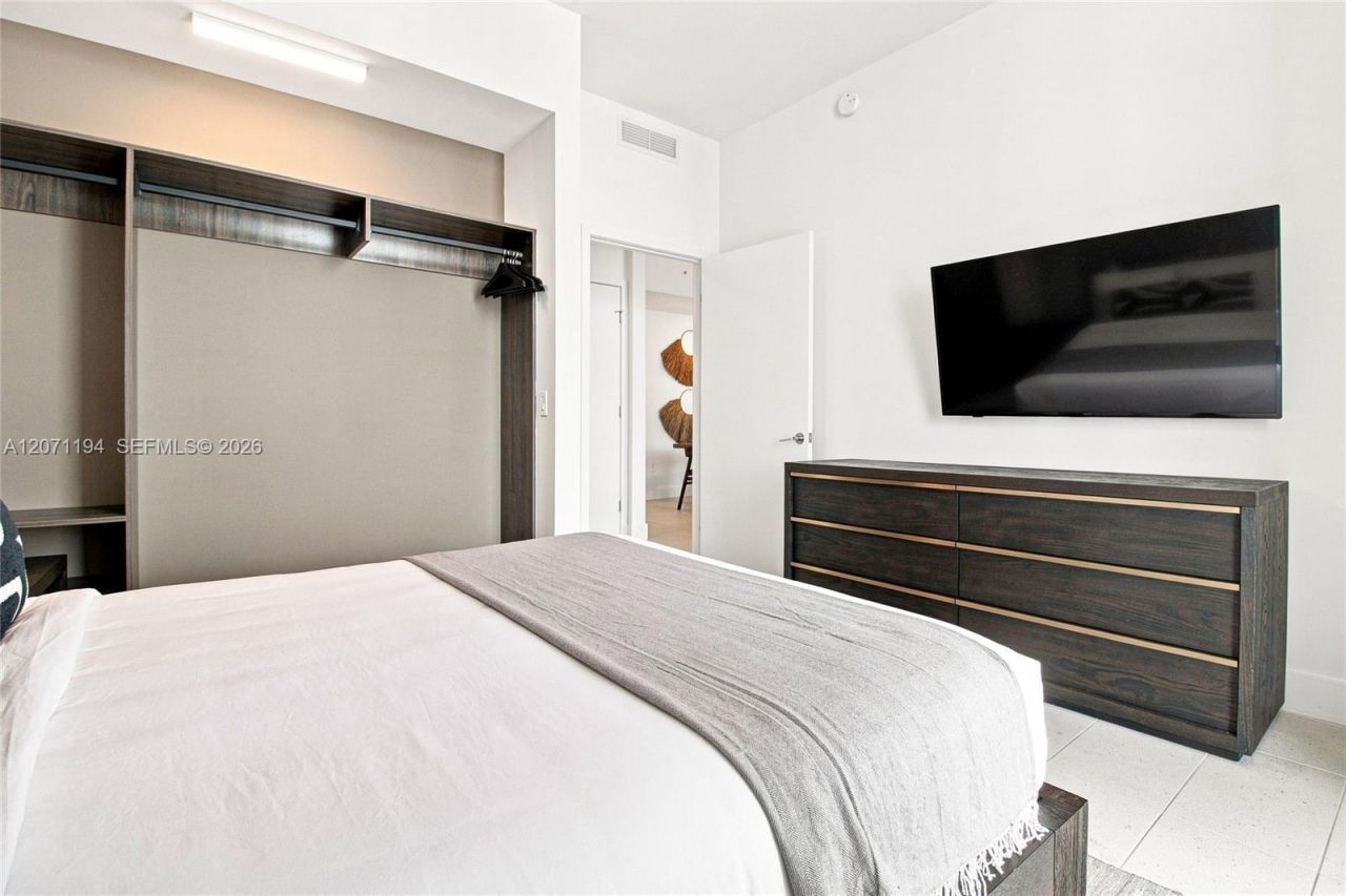 159 NE 6th St, Unit 5102, Miami, FL 33132 Photo