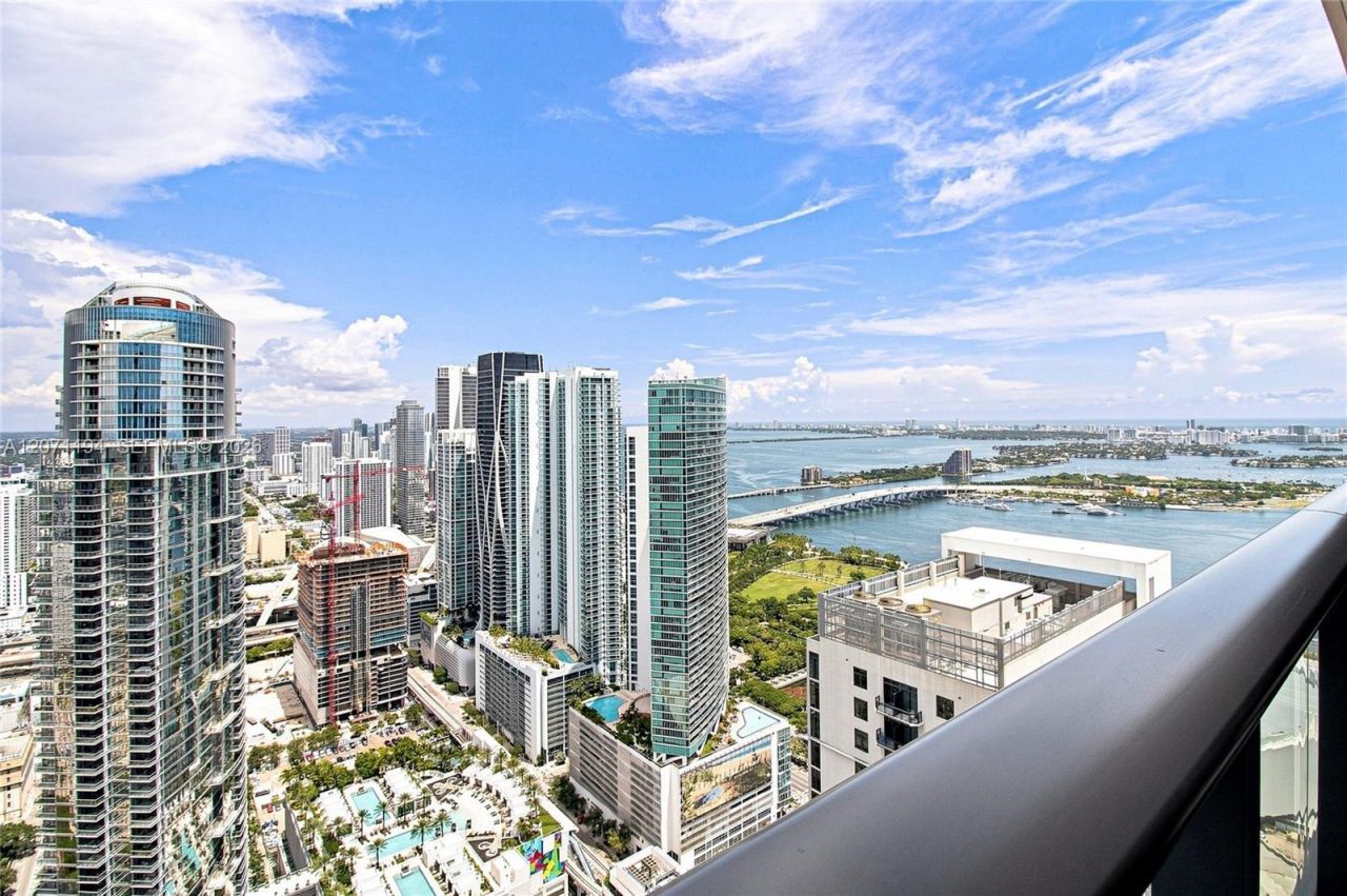 159 NE 6th St, Unit 5102, Miami, FL 33132 Photo