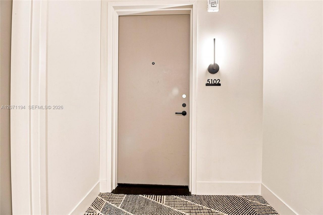 159 NE 6th St, Unit 5102, Miami, FL 33132 Photo