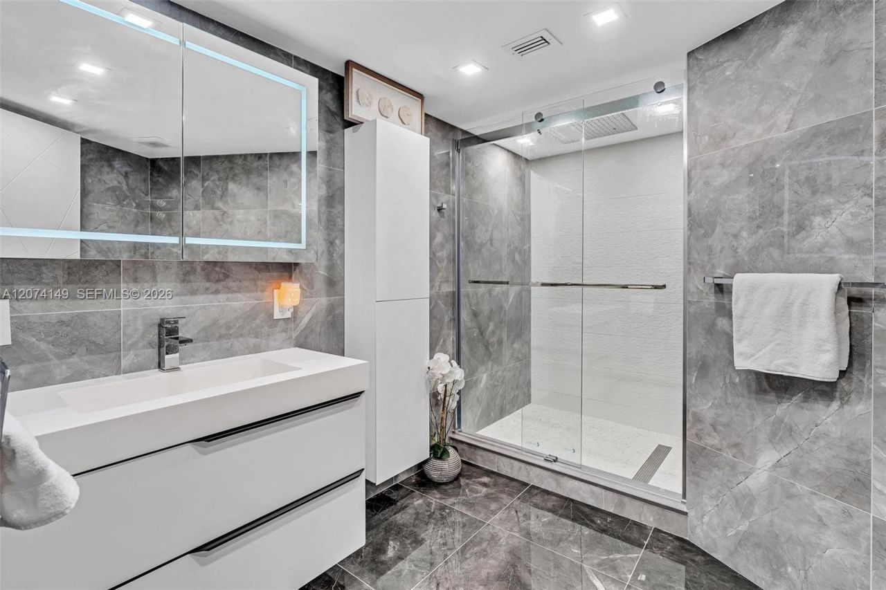 3530 Mystic Pointe Dr , Unit 411, Aventura, FL 33180 Photo
