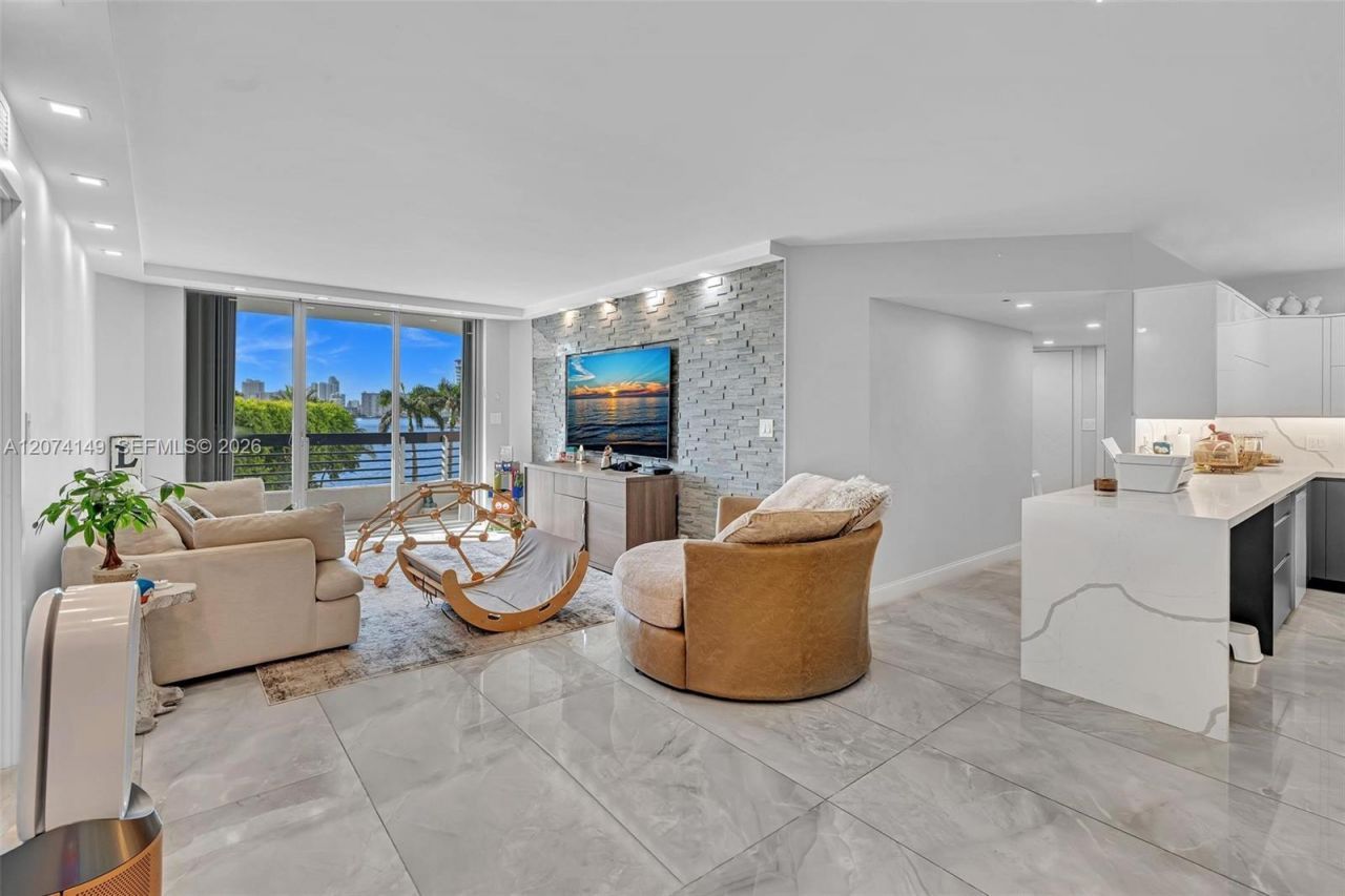 3530 Mystic Pointe Dr , Unit 411, Aventura, FL 33180 Photo