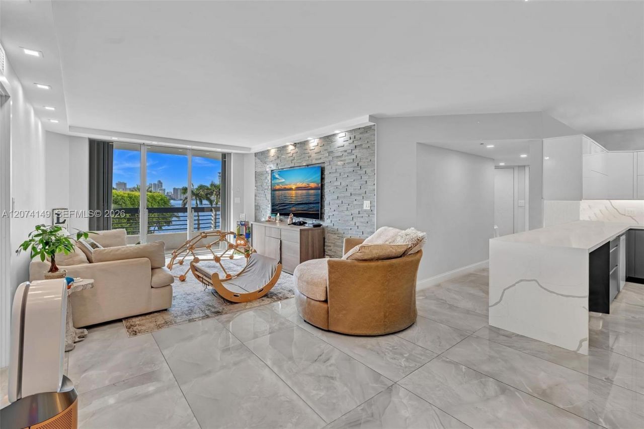 3530 Mystic Pointe Dr , Unit 411, Aventura, FL 33180 Photo