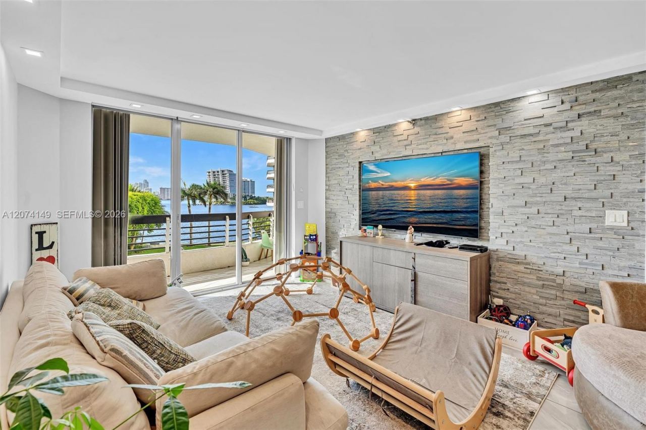 3530 Mystic Pointe Dr , Unit 411, Aventura, FL 33180 Photo