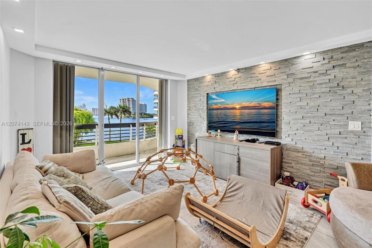 3530 Mystic Pointe Dr , Unit 411, Aventura, FL 33180 Photo