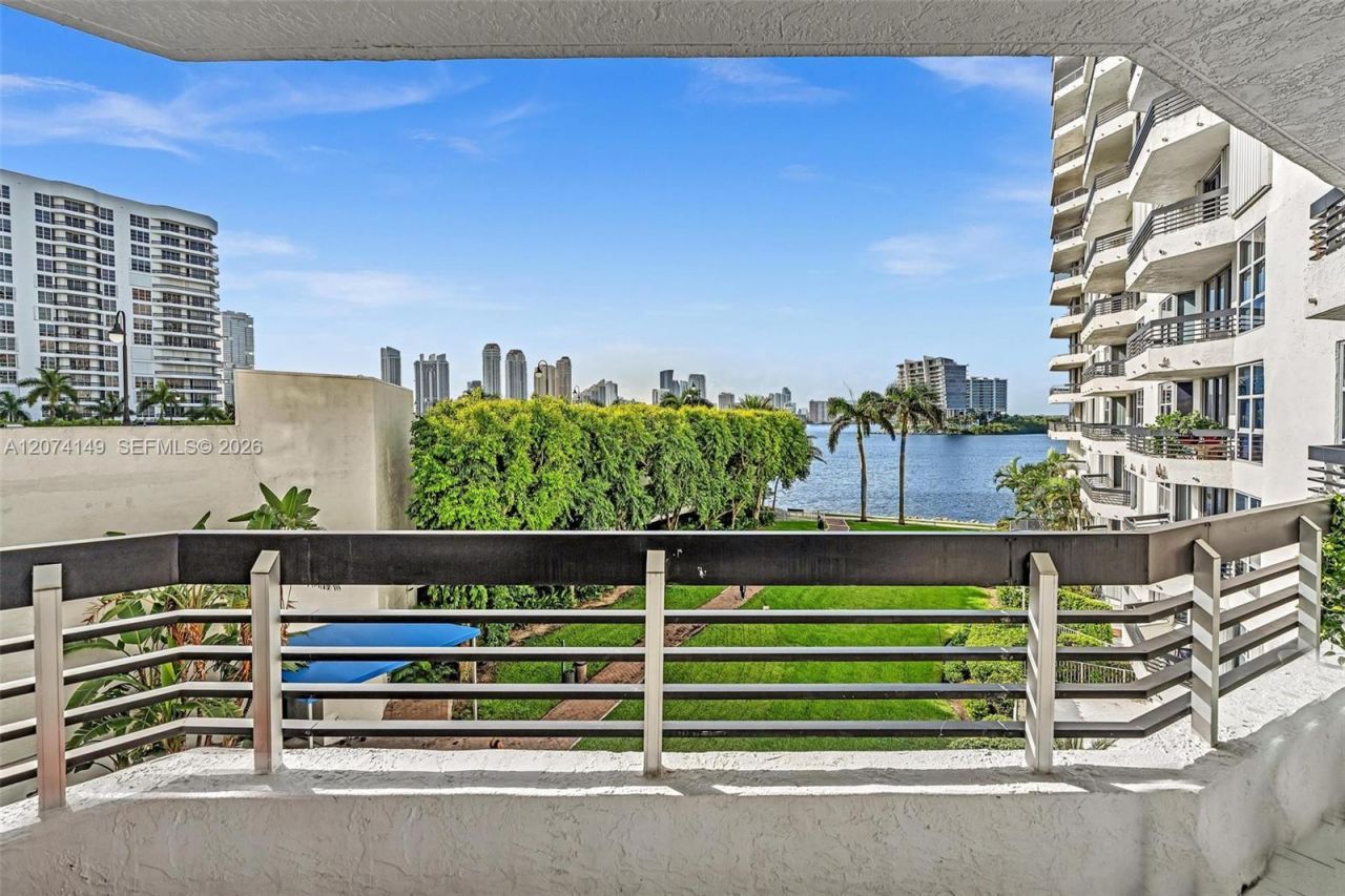 3530 Mystic Pointe Dr , Unit 411, Aventura, FL 33180 Photo