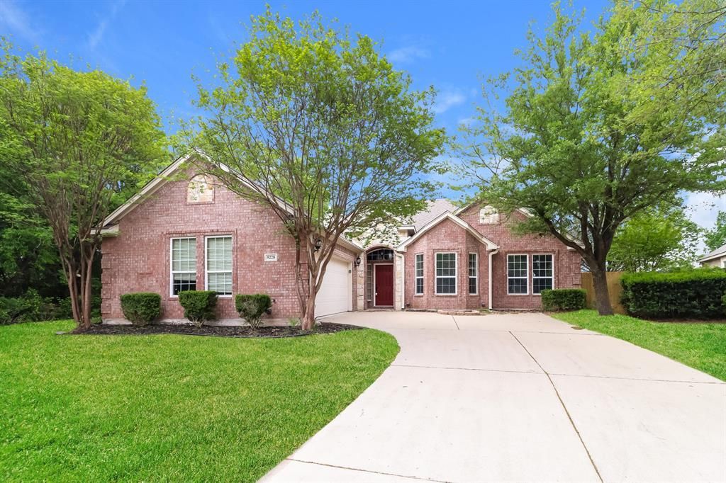 5228 Estrella Lane, Benbrook, TX 76126 Main Photo