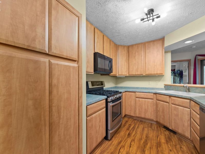5214 Parkhurst Drive, Sheffield Village, OH 44054 Photo 11