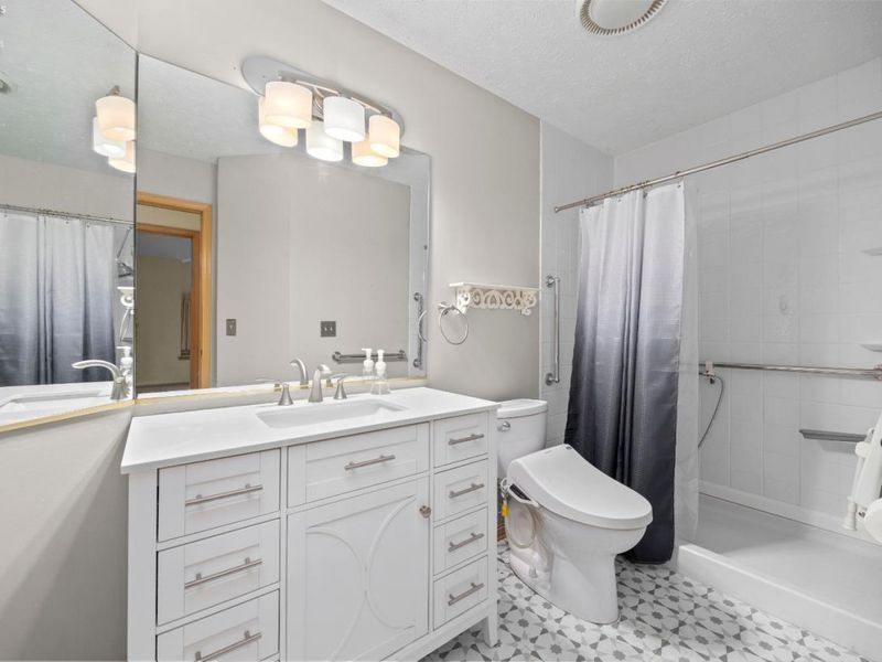 5214 Parkhurst Drive, Sheffield Village, OH 44054 Photo 32