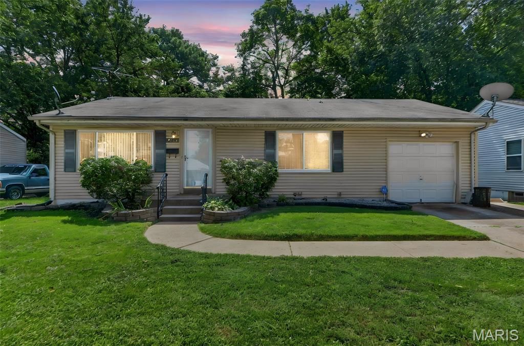 9242 Leamont Drive, Saint Louis, MO 63136 Main Photo