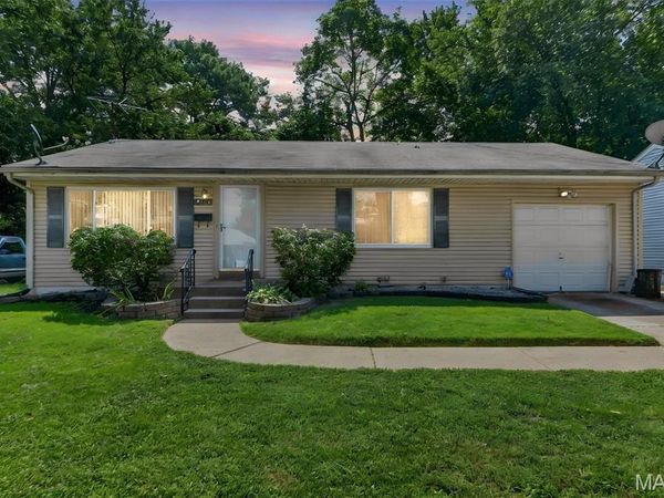 9242 Leamont Drive, St Louis, MO 63136