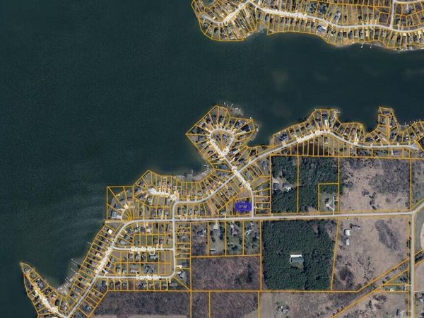 104 Cannes Drive, Brooklyn, MI 49230