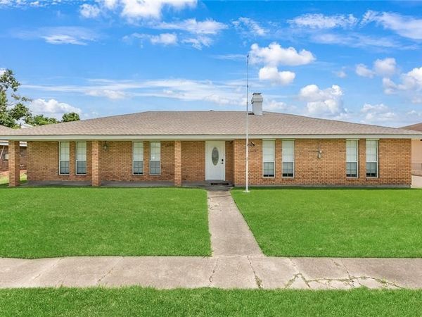 1305 ORCHID Drive , Harvey, LA 70058