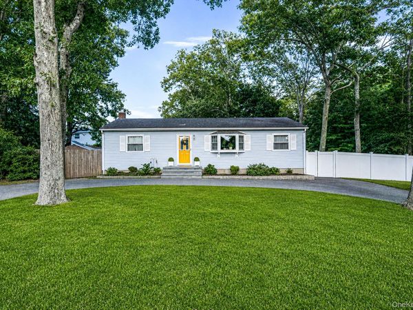 3 Newcomb Trail , Ridge, NY 11961