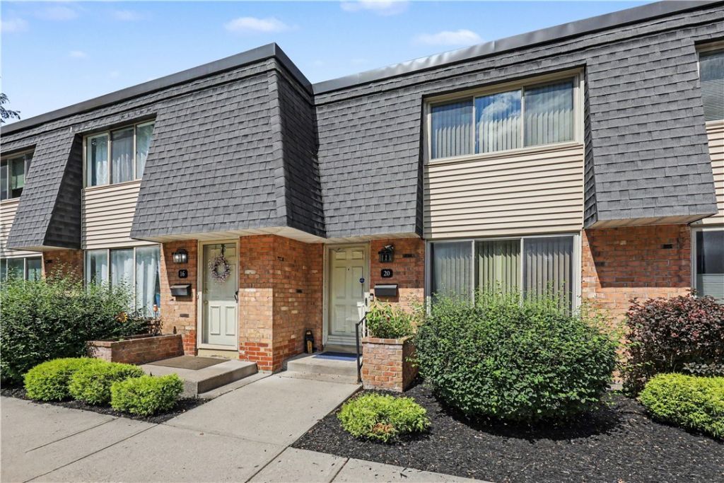 20 Penn Lane, Penfield, NY 14625 Main Photo