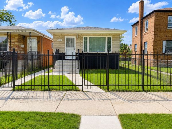 10140 S La Salle Street , Chicago, IL 60628
