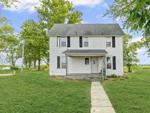 728 N 2800 Street, Farina, IL 62838