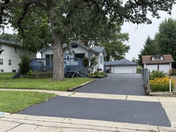 414 W Park Avenue , Round Lake, IL 60073