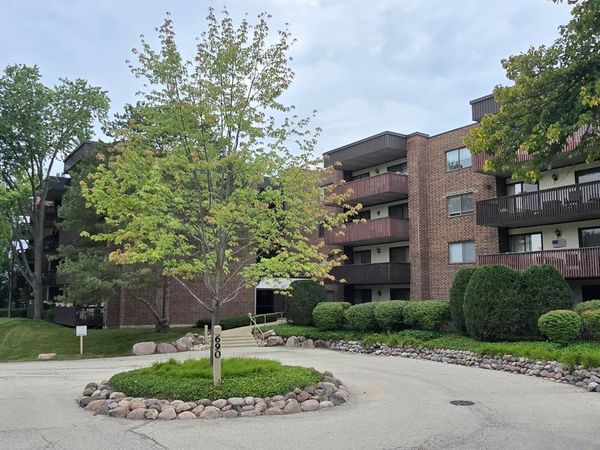 690 Chandler Road, Unit 408, Gurnee, IL 60031