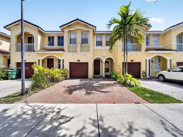 14946 SW 9th Way , Miami, FL 33194