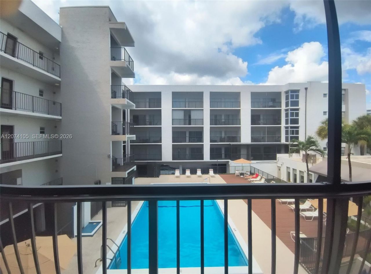 201 178th Dr , Unit 326, Sunny Isles Beach, FL 33160 Photo