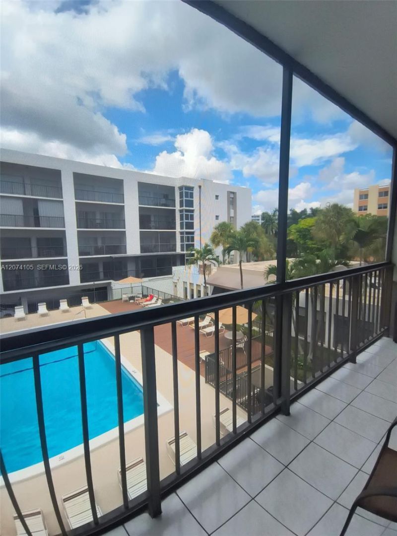 201 178th Dr , Unit 326, Sunny Isles Beach, FL 33160 Photo
