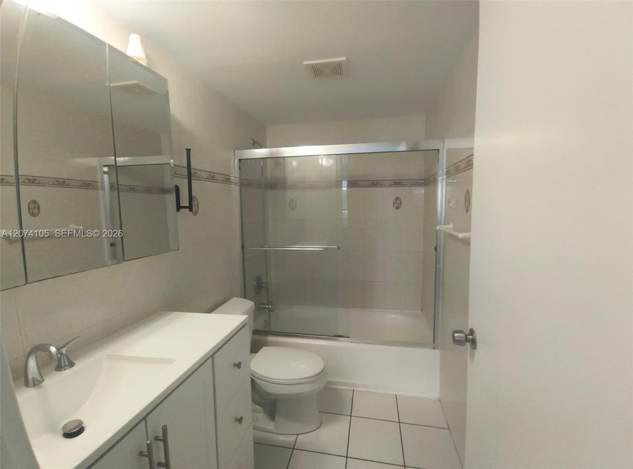 201 178th Dr , Unit 326, Sunny Isles Beach, FL 33160 Photo