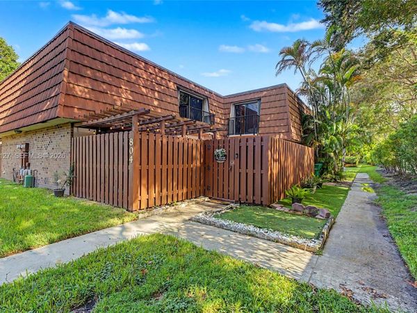 804 SW 119th Way , Unit 804, Davie, FL 33325