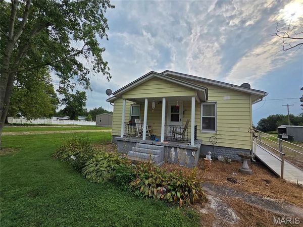 2211 State Street , East Carondelet, IL 62240